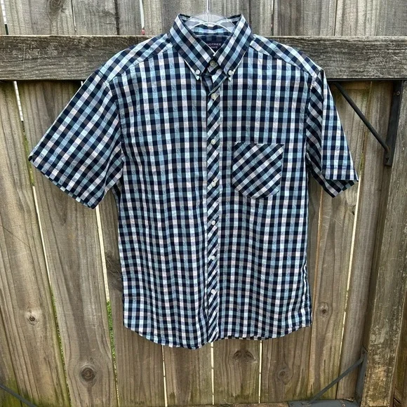 Roundtree & Yorke Blue and White Casual Button Down Shirt Medium Paisley design