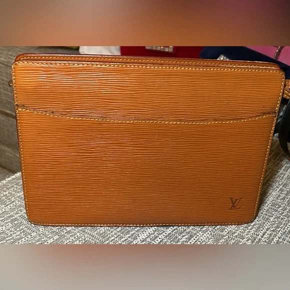 268. Louis Vuitton Epi Brown Pochette Homme