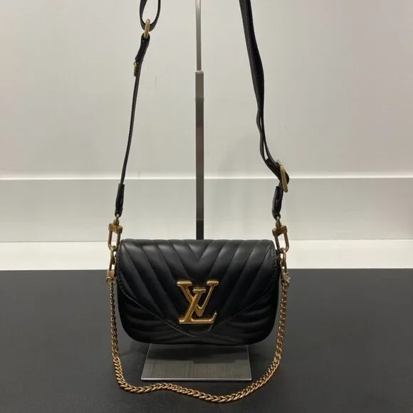 Louis Vuitton Pochette New Wave Leather Handbag (JB1126)