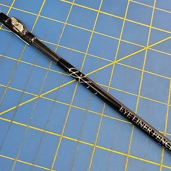 PX Look  Eyeliner Pencil w Sharpner 1.3g New - 01 Black