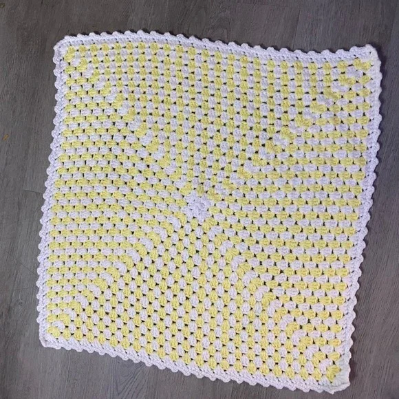 Crochet Baby Blanket‎ Unisex OS Yellow White Granny Square
