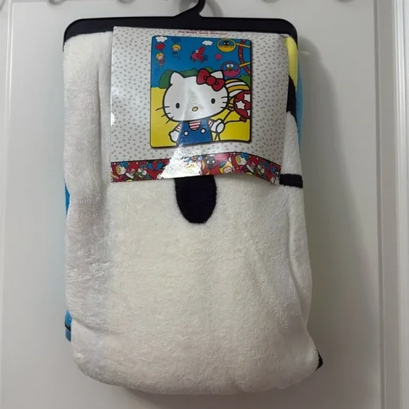 New! Vintage Torrid Hello Kitty Friends‎ Carnival Micro Raschel Throw 48X60
