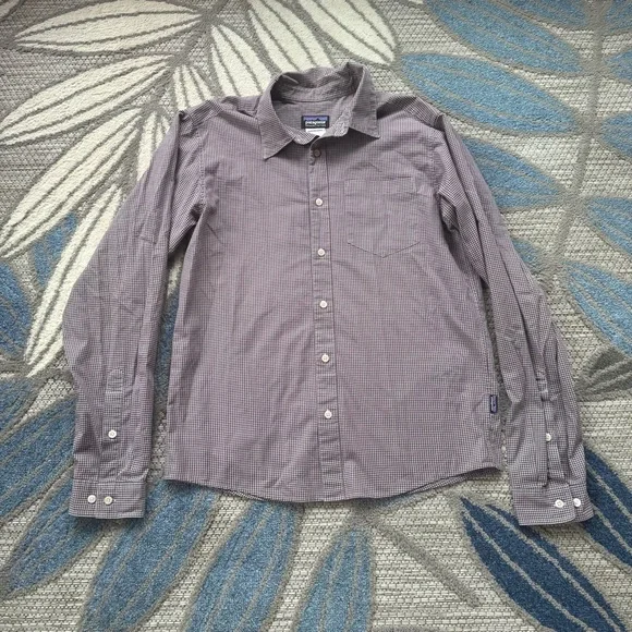 Patagonia Men’s Organic Cotton Gingham Burgundy Long Sleeve Button Up Size Small