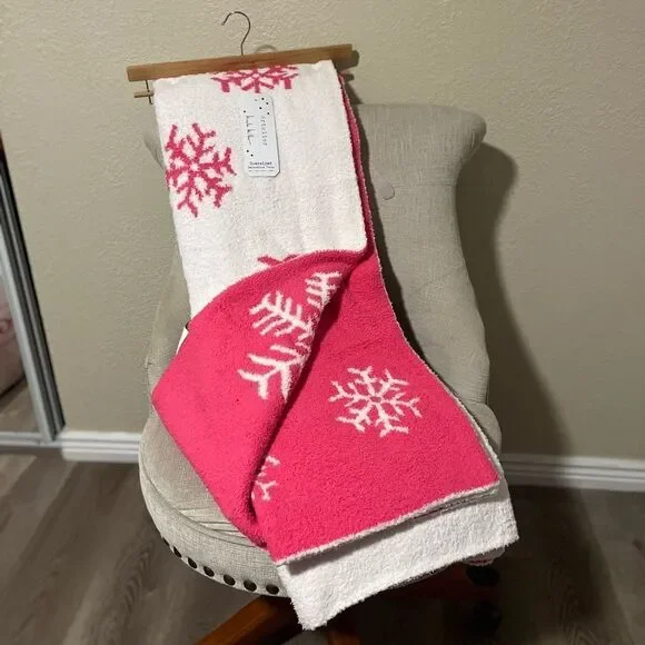Nicole Miller Christmas Snowflake Viral Blanket!