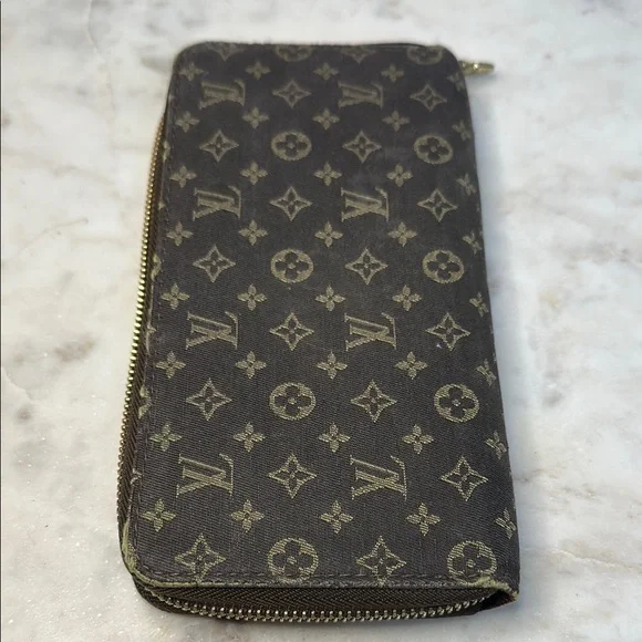 ✨ Louis Vuitton DENIM Monogram Jacquard Zippy Wallet