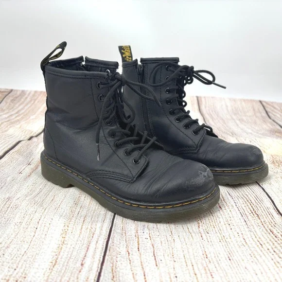 Dr. Martens Delaney Kids Black Leather 8-Eye Side Zip Combat Boots Size 2 US