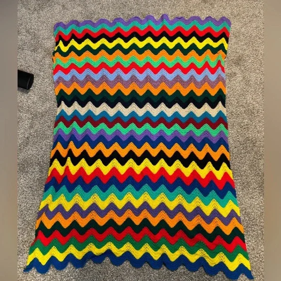 VINTAGE Crochet Rainbow Stripe Zig Zag Chevron Quilted Afghan Homemade Grandma‎