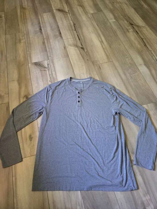 Free Fly Men's Long-Sleeve Henley Shirt in Heather Gray