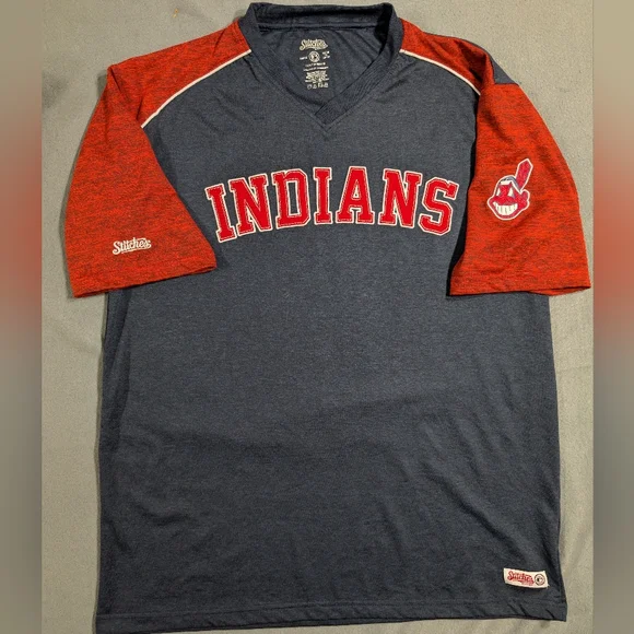 Mens Cleveland‎ Indians TshirtChief Wahoo embroidered blue red collectible Large
