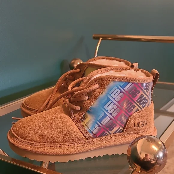 NWOB UGG girl's chestnut chromatic Chukka
