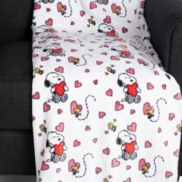 Peanuts Snoopy and Woodstock Heart Blanket