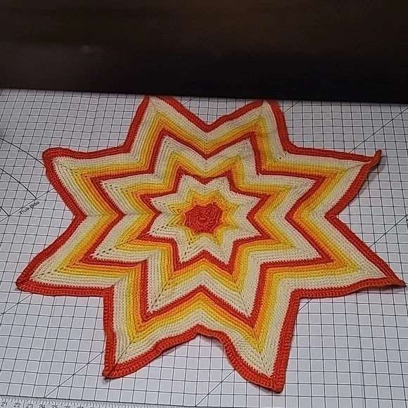 Vintage Crochet 8 Point Star Blanket late 1970s ombre yellow orange 35