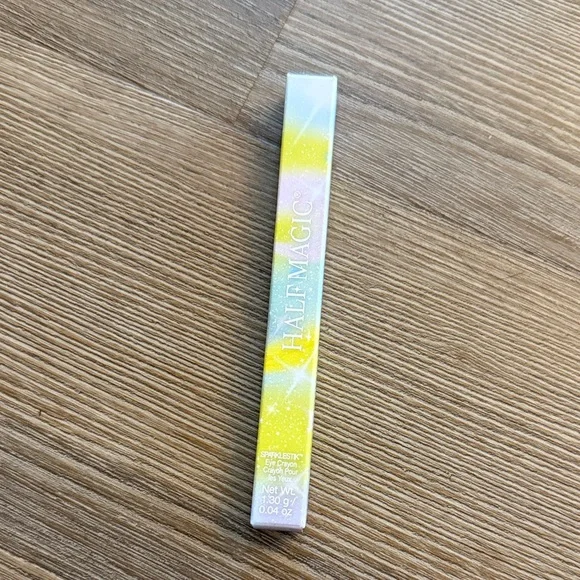 New half magic sparklestik eye crayon in noir or never