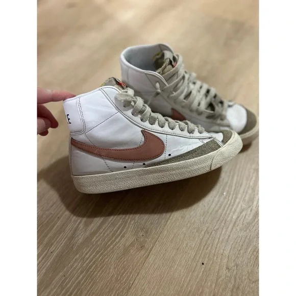 Pink‎ women's nike blazers