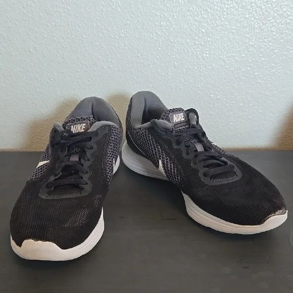 Nike Revolution Black Running Shoes Size 8