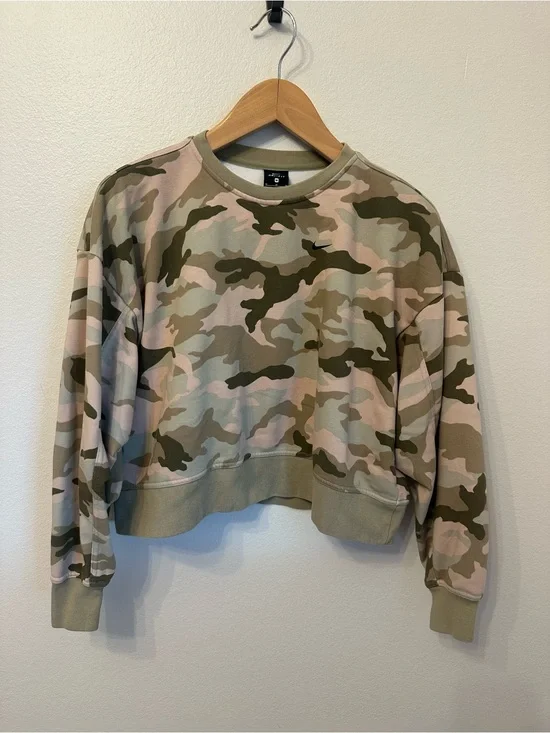 Nike Camo Cropped Pullover Sweatshirt