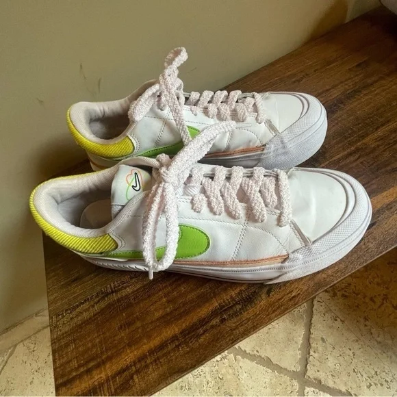 Women’s Nike Court Legacy Lift size 8.5