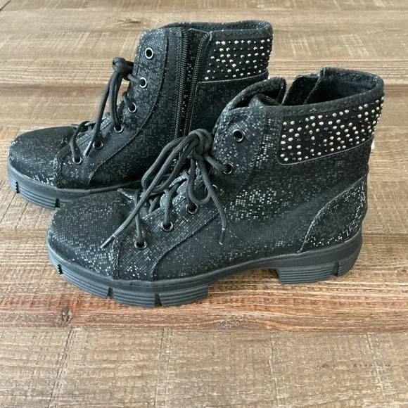 Madden NYC Girls Sparkle Chunky Combat Boot-Size 3 Girls, 5 women.