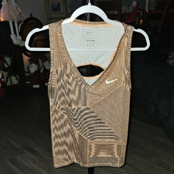 Nike Womens Like New Active Tank Top!! Sz Medium, Slim Fit!!