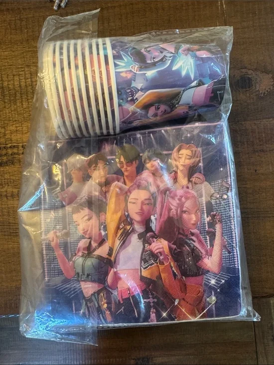 Source Unknown Purple and Pink K-Pop Style Party Cups & Napkins