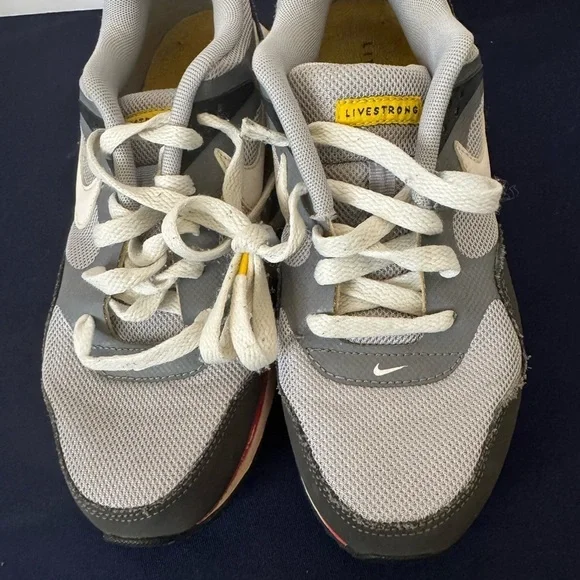 Vintage Women’s Nike Air Sunrise Livestrong 2012 Size 7