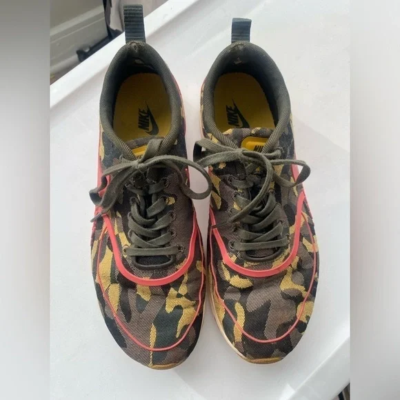 Nike womens Thea Airmax sneakers pink and camo color way size 8.5