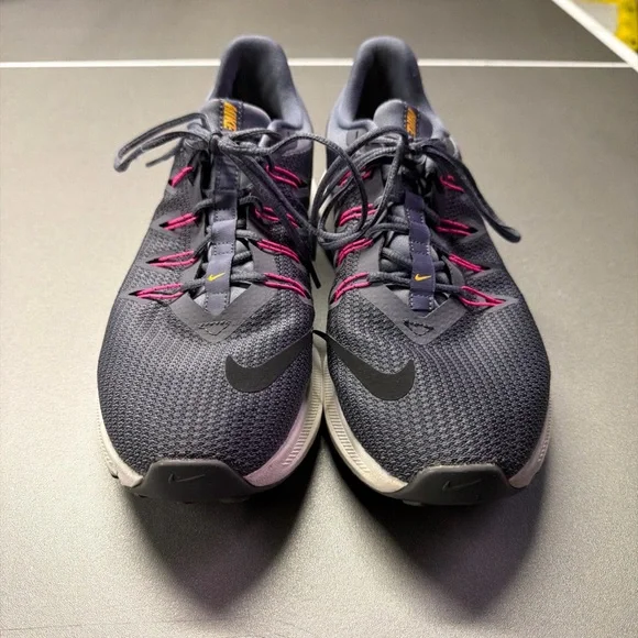Nike Quest Women's‎ Running Shoes Lace Up Mesh Gray Pink Size 10