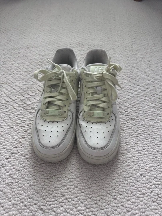 Nike Low-Top Sneakers in White with Pale Green Lining