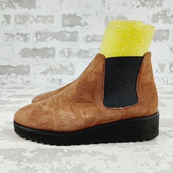 New Amalfi By Rangoni Brown Suede Pull On Chunky Sole Chelsea Boots W685