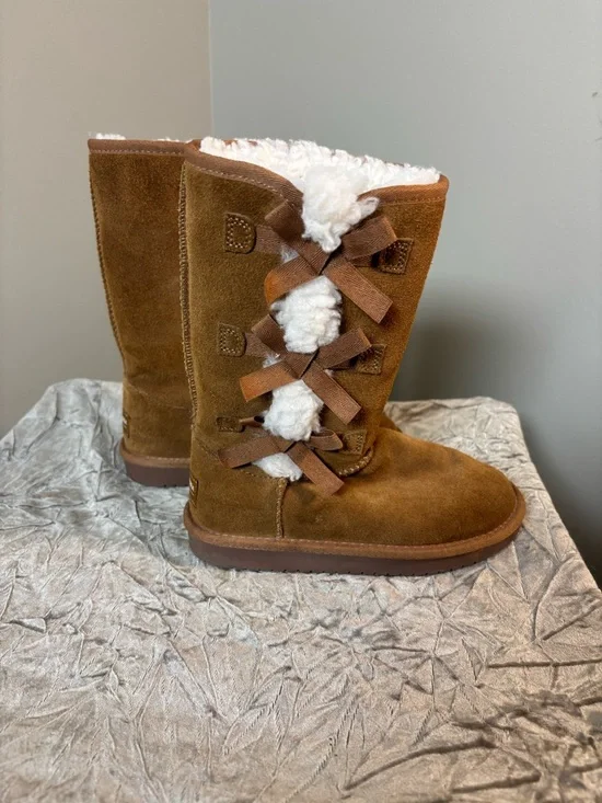 Koolaburra‎ by UGGS in chestnut suede