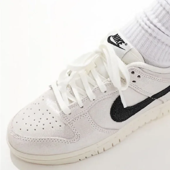 Nike Dunk SE Women’s 🌟🪩GLITTER🪩🌟 White/black/team red