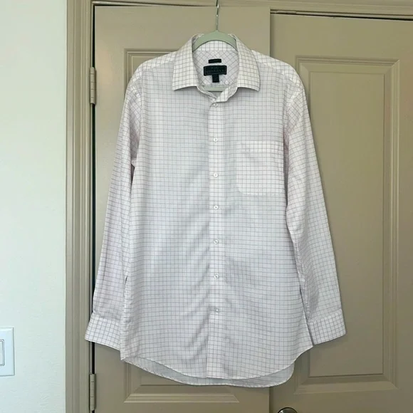 Jos. A. Bank Reserve mens button down  17-36 No wrinkles slim fit.