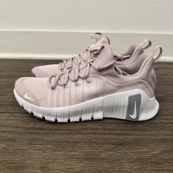 Nike Wmns Free Metcon 6 'Platinum Violet' sz 9.5, 10