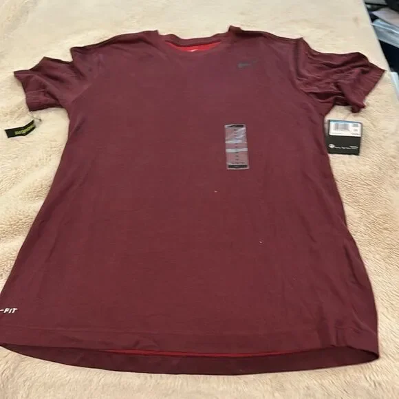 Nike dri fit cranberry burgundy shirt nwt size M