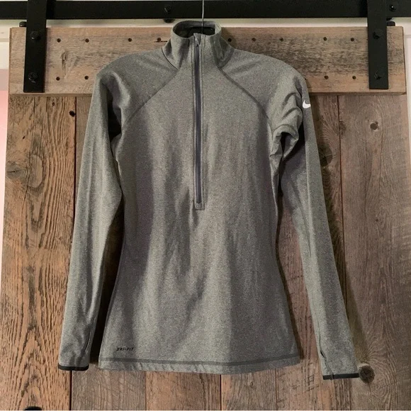 Women’s Small NIKE PRO Gray Fleece Lined Dri-Fit Long Sleeve Winter Zip Pullover