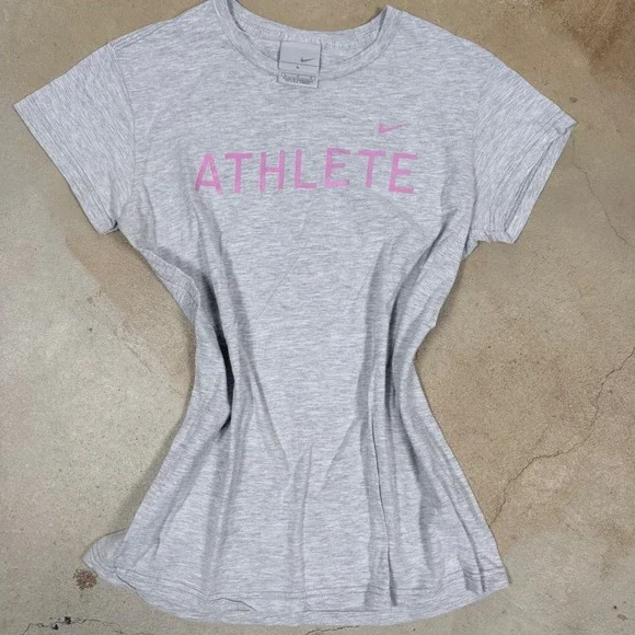 Y2K Nike Women's Gray Athlete Graphic T Shirt Size Large Athletic Fit‎