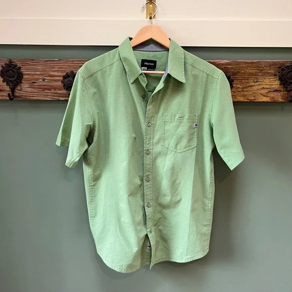 Marmot Mens Green Short Sleeve Button Down Hiking Shirt SCC-506 Size Medium