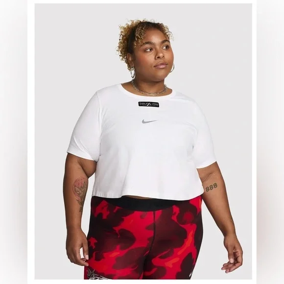 NIKE MEGAN THEE STALLION CROPPED TEE 🖤