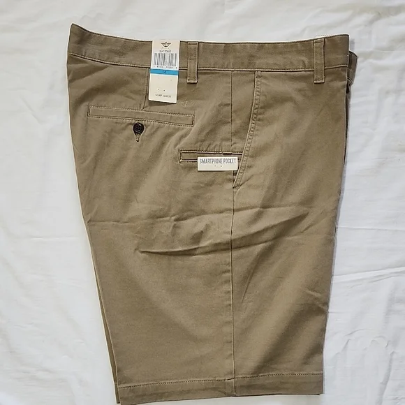 Dockers Men's Tan Shorts with Smartphone Pocket