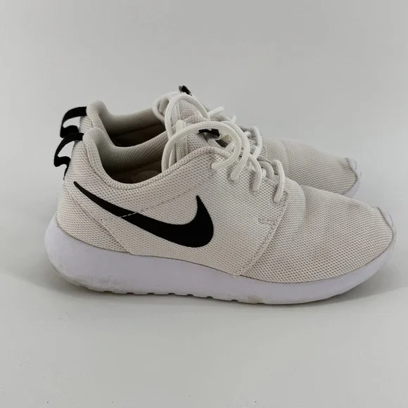 Nike Roshe One SE Casual‎ Sneakers White Black Size 6.5 Athletic Walking Shoes