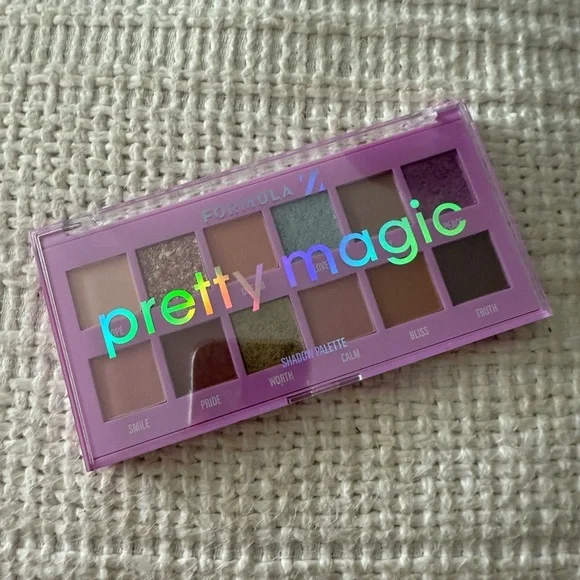 Formulaz cosmetics Pretty Magic Eyeshadow Palette