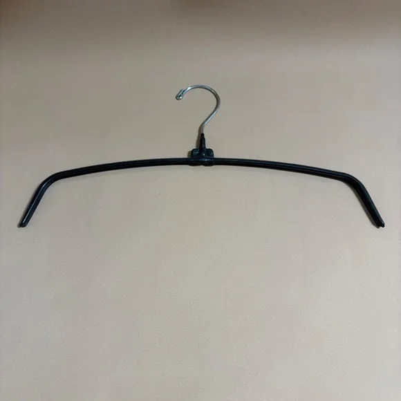Chico's Black Non-Slip Slim Space Saving Hangers Swivel Hook Set of 9