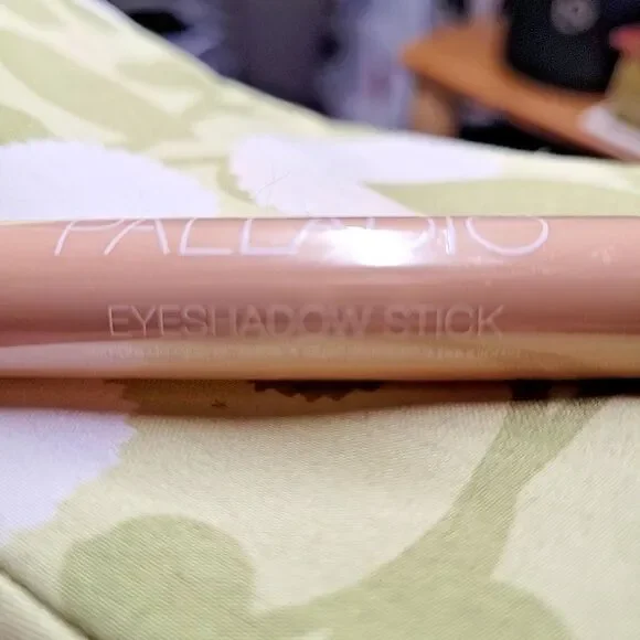 Palladio Eyeshadow Stick ES02 Champagne Shimmer NEW Sealed Easy to Use