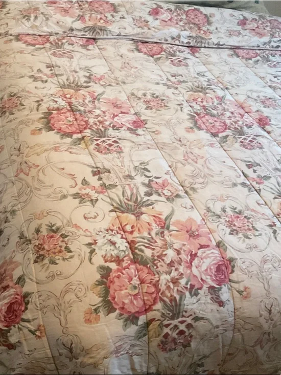 Ralph Lauren Pink and Cream Floral Comforter + 1 Pillowcase (King)