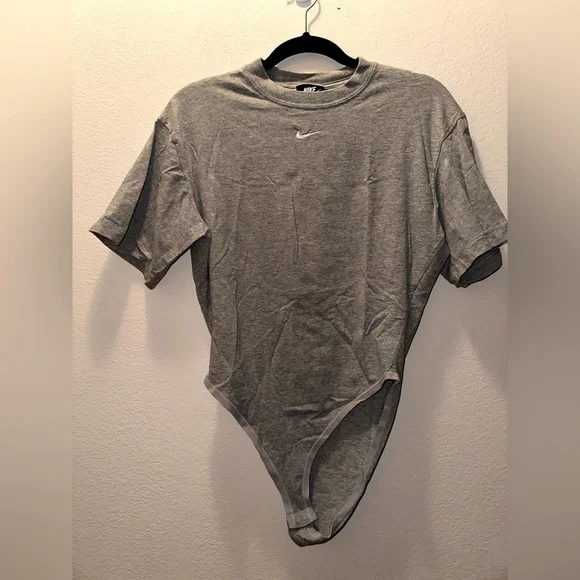 Nike women’s grey center embroidered swoosh short sleeve bodysuit S athleisure