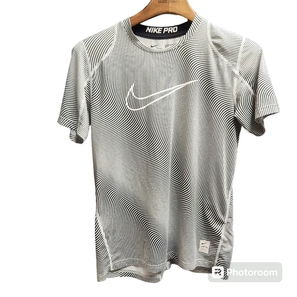 Nike Pro Womens Sz.XL Fitted Graphic T-Shirt