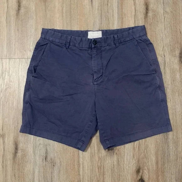 Everlane flat-front chino shorts in navy blue - size 34 mens - 7 inch