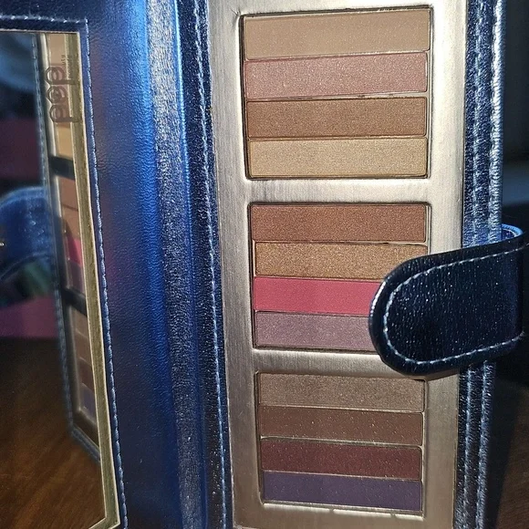 Vintage Pop Beauty Blue Eyes Eyeshadow Palette - Collector's Item - Never Used