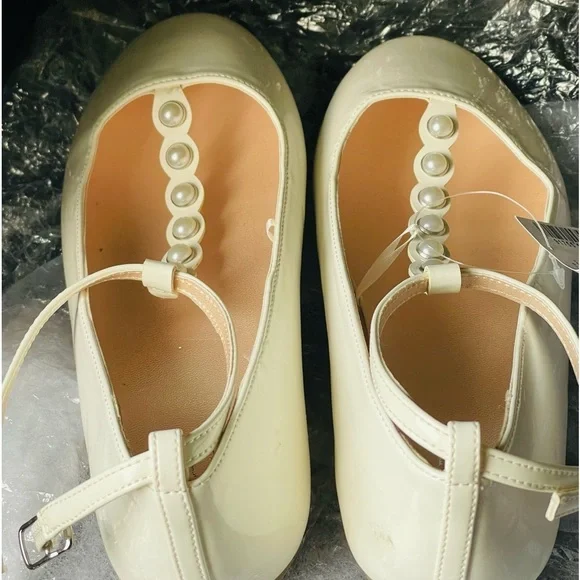 Children’s place white shoes with breaded faux pearl t-strap