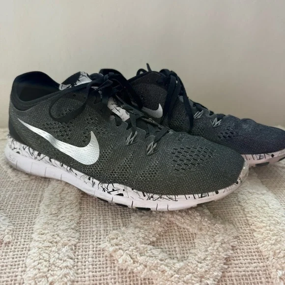 Nike Women’s TR MT 5.0 Nike Free Black & White Paint Splatter Athletic Sneakers